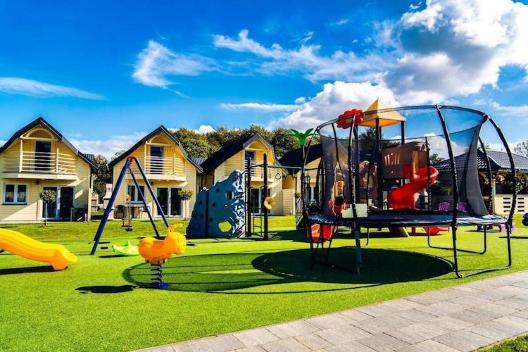 Holiday Resort, Устроне Морске Екстериор снимка